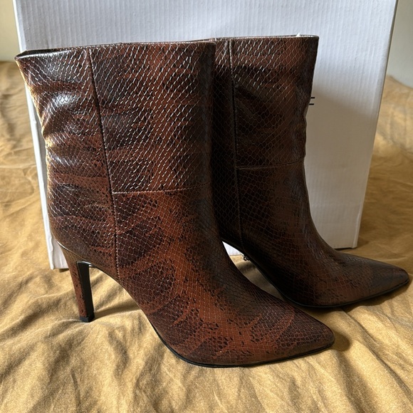 Ladies size 8 Siena watersnake boots - Picture 4 of 5